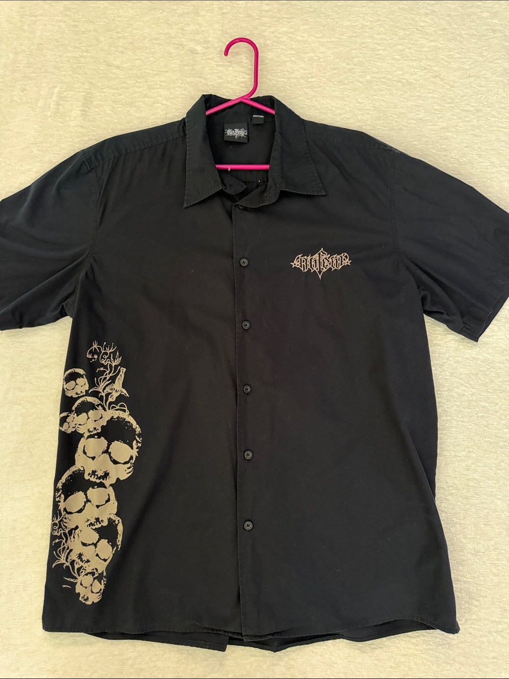 Y2K No Fear Men's Black Short-Sleeve Button-Down Shirt with Graphic Skull Accent